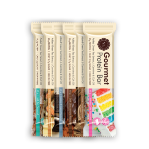 Youthful Living Gourmet Protein Bars in six flavours: Birthday Cake, Cookie Dough, Dark Chocolate Almond, Cookies & Cream, White Chocolate Almond and Milk Tart. High-protein snack bars with added green tea extract, L-carnitine and CLA oil, high in fibre and naturally gluten free.